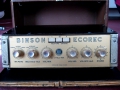 Binson Ecorec 1955, Plexi front. Vroege 6 knops uitvoering met verzonken koppenplaat en nog zonder toonregeling. Op display staat nog Ecorec, later gewijzigd in Echorec.