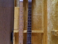 Hayman 4040 Bass in koffer, rechts Sherwood hals, links originele Hayman hals.