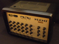 Klemt E100 70 jaren PA met Echo Intensity Mix Repeat en geintegreerde versterker EL34 100 watt muziek, zijzicht.