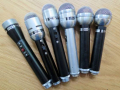 Vox microfoons collectie (veelal Reslo of Shure),  vanaf links VL-1 Dynamic Stick, VL-3 Ball met Cardoid caracteristics.