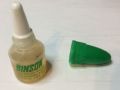 Originele Binson olie flesje met groene dop bij B2 Export transistor 1971, dop los.