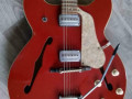 Princess no 7 (Sorkin Model no. 7) 1965, Cherry Red, 2 Magitone pickups en Vibralux TK3 tremolo, body front.