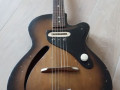 Egmond fifties 60 CA serie, semi acoustic 1 cats eye Jazz guitar met 1 pickup,  Brownburst body front.