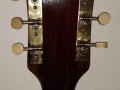 Egmond met de duim omhoog slagplaat jaren vijftig model, headstock back.