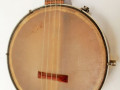 Egmond Banjo Ukelele 4 nylon snaren 16 frets, a-d-fis-b gestemd ca. 1950, body front.