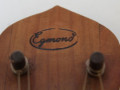 Egmond Banjo Ukelele 4 nylon snaren 16 frets, a-d-fis-b gestemd ca. 1950, headstock front met ingeslagen logo.