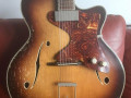 Egmond ES 57-10 CA gepolijst Golden Sunburst model 1961, body front met schildpad slagplaat. Voor poetsbeurt.