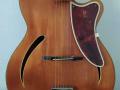 Miller acoustiche Jazz Archtop guitar ca. 1950, body front.