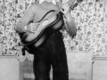 George Harrison in 1956 in actie op zijn Rosetti 276 Egmond Toledo 105G.