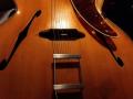 Goldene Harfe acoustiche jazz guitar, body front. Gemaakt voor de Duitse markt, Egmond logo rechts onder.