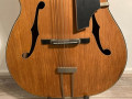 Lido accoustische jazz gitaar jaren 1950-1960, staartstuk en brug.