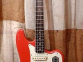 Fender Bass VI Baritone Fiesta Red 1963, gekleurde kop met Fender VI, Mute bridge en pickups zonder rvs plaatjes en 4 standen schakelaar, front.