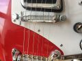 Meazzi Zodiac gitaar 2 pickups en tremolo Hollywood serie Red 1965, asymetrische pickup bridge en tremolo.