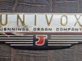 Jennings Univox Organ J6, speakerbadge.