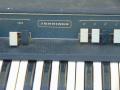 Jennings J70, 2 Manual Portable Organ, manuals  midden.