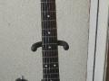 Meazzi Atlas solid gitaar 2 pickups Black 1963, front met handpalmdemper.