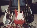 Set met echte gitaren van Bruce Welch bij elkaar, de Burns Marvin, de Vega Archtop die gemodificeerd is met Burns Sonic pick-ups en de legendarische eerste 1959 Fender serieno 34346.
