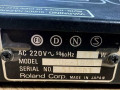 Roland SDE-1000 digital delay 1984, typeplaatje met serienummer.