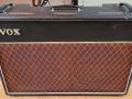 Vox AC30-N(on Top Boost) Expanded mei 1964, Pebble rexine, brown diamond grillcloth, geen corners, front. Uit de eerste serie van 100 stuks.