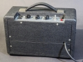Vox Escort BM1 Battery /Mains in Dallas Arbiter uitvoering 1973-1978. Beklede achterwand zonder typeplaatje en serienummer en Light Grey panel met witte belijning. Normal en Brilliant Channel, Volume en tonecontrol. Supply selector Battery/Off/Mains.