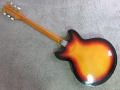 V243 Super Lynx Sunburst 2 pickups 1966, fabrikaat EKO Italy, back met lichte neck.