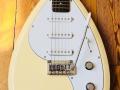 Mark III-V-MK3 Teardrop gitaar 2013 White, body front.