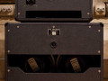 Vox AC50 top op cabinet uit Rose Morris era 1979-1984, back met 2x Celestion G12M-70 speakers.