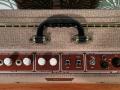 Vox Echo Reverberation Unit in Fawn 1962, Red panel met witte ronde knobs, plastic handle, top.