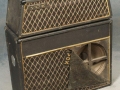 1966- Vox Buckingham V12 met cabinet V412, Grillcloth direct op niet demontabel speakerboard gelijmd.