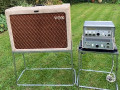 Wereldwijd zeer zeldzaam en alles volledig authentiek: voxECHO  Echomatic 2 boven en  Echomatic 1-J onder met een Vox AC34-4 Twin cream 2x12 inch op originele Vox stands.