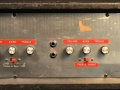 WEM Deep Blue Combo 1966, back met ingebouwde Powercat Echo, display versterkerdeel met 2 kanalen, 4 inputs en 2 trble-boosts.